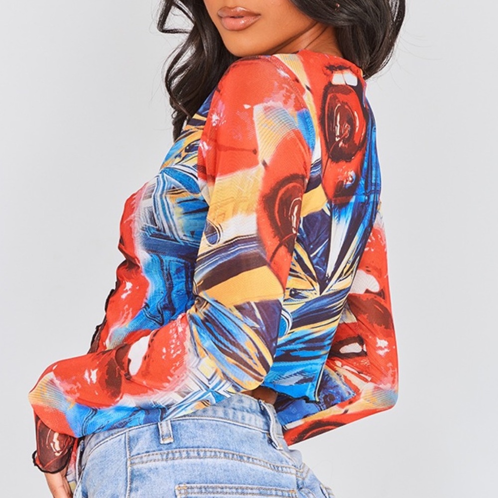 PrettyLittleThing Multicolor Abstract Crop Top - Picture 2 of 3